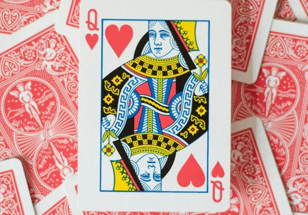 Queen of hearts in the center of some playing cards